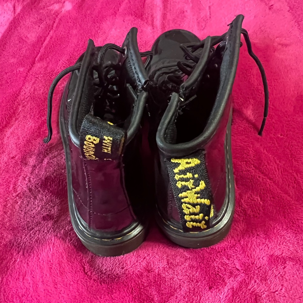 Dr. Martens Shiny Black Kids Boots - Picture 2 of 6